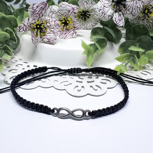 Ékszerek-Karkötők Fekete makramé karkötő ezüstszinű végtelen jellel-állitható méret - Meska.hu