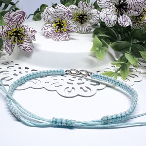 Világos kék  makramé karkötő ezüstszinű végtelen jellel-állitható méret - ékszer - karkötő - fonott karkötő - Meska.hu