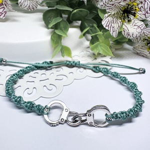 Ékszerek-Karkötők Zsályazöld bilincs makramé , Ékszer, Karkötő, Fonott karkötő, Csomózás, Gyöngyfűzés, gyöngyhímzés, MESKA