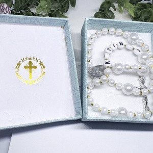    Fehér rózsafüzér díszdobozban keresztelő ajándék, Otthon & Életmód, Vallás, Lánc & Füzér, Ékszerkészítés, Gyöngyfűzés, gyöngyhímzés, MESKA