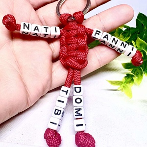 Egyedi Családfa Kulcstartó-Piros Emberkés 4 névvel - táska & tok - kulcstartó & táskadísz - kulcstartó - Meska.hu