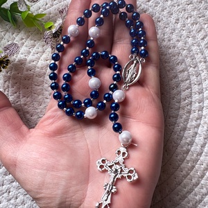 Selyemfényű Tekla Gyöngy Rózsafüzér � Antik Ezüst Díszekkel (Öttizedes) - ékszer - nyaklánc - monogram & névnyaklánc - Meska.hu