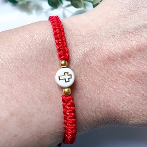 Fonott kereszt karkötő � piros  színben, állítható méret - ékszer - karkötő - fonott karkötő - Meska.hu