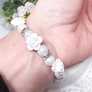 Rózsás karkötő  � személyre szabható névvel - ékszer - karkötő - bogyós karkötő - Meska.hu