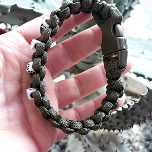 Paracord neves karkötő  - ékszer - karkötő - széles karkötő - Meska.hu