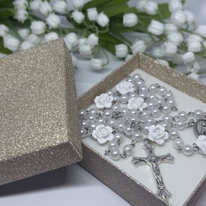 Elegáns Rózsafüzér Fehér Rózsákkal és Gyöngyökkel � Díszdobozban - otthon & életmód - vallás - lánc & füzér - Meska.hu