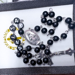  Egyedi gyöngyös rózsafüzér � személyre szabható névvel ???? - ékszer - nyaklánc - monogram & névnyaklánc - Meska.hu