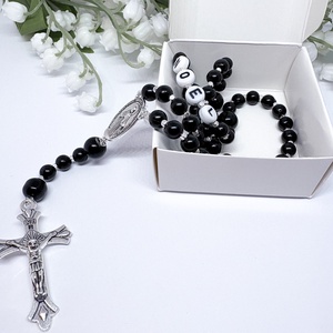 Névre szóló fekete teklagyöngy rózsafüzér � Egyedi ajándék keresztelőre, elsőáldozásra - Meska.hu