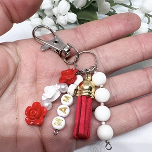 Egyedi MAMA feliratos kulcstartó bordó bojtos díszítéssel piros - táska & tok - kulcstartó & táskadísz - kulcstartó - Meska.hu