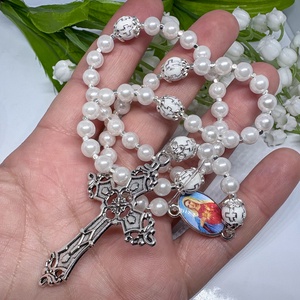 Elegáns hófehér tekla gyöngyös rózsafüzér � Egyedi kézműves fohász rózsafüzér keresztes mintás gyöngyökkel és Szűz Mária - otthon & életmód - vallás - lánc & füzér - Meska.hu