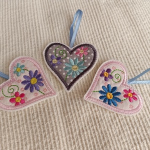 Hímzett szívek - otthon & életmód - dekoráció - fali és függő dekoráció - falra akasztható dekor - Meska.hu