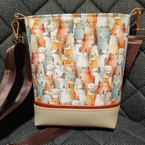 Bézs cicás női válltáska, crossbody, kistáska válltáska, Táska & Tok, Kézitáska & válltáska, Vállon átvethető táska, Varrás, MESKA