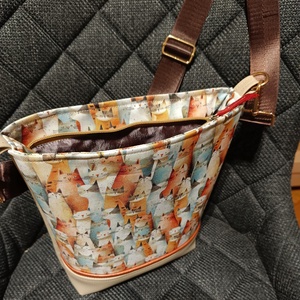 Bézs cicás női válltáska, crossbody, kistáska válltáska - táska & tok - kézitáska & válltáska - vállon átvethető táska - Meska.hu