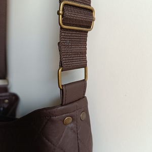 Barna női válltáska, crossbody - táska & tok - kézitáska & válltáska - vállon átvethető táska - Meska.hu