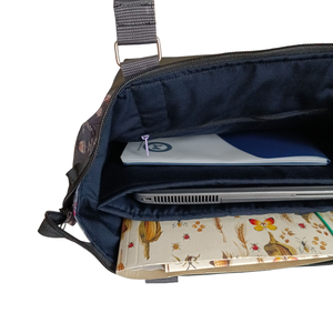 Laptoptartós válltáska szürke virágokkal - táska & tok - laptoptáska, laptop hátizsák - Meska.hu