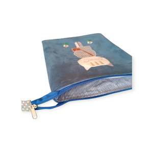 Hímzett cicalányos könyvtok/tablettok - táska & tok - ebook & tablet tok - Meska.hu