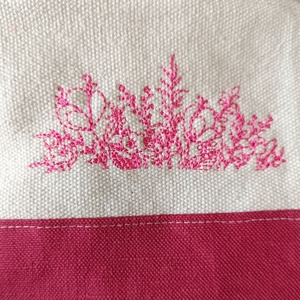 Nosztalgikus hímzett neszeszer, cipzáras tok - táska & tok - neszesszer - Meska.hu