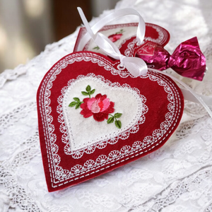 Valentin napi szív alakú ajándéktasak - Meska.hu