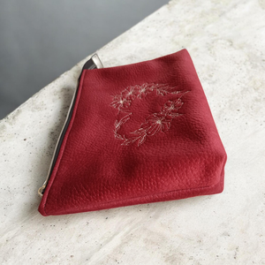 Szíves-virágos hímzett textilbőr neszeszer / cipzáras tok - táska & tok - neszesszer - Meska.hu