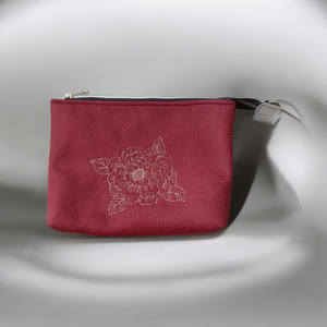 Rózsás hímzett textilbőr neszeszer / cipzáras tok, Táska & Tok, Neszesszer, Varrás, Hímzés, MESKA