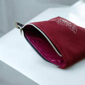 Rózsás hímzett textilbőr neszeszer / cipzáras tok - táska & tok - neszesszer - Meska.hu