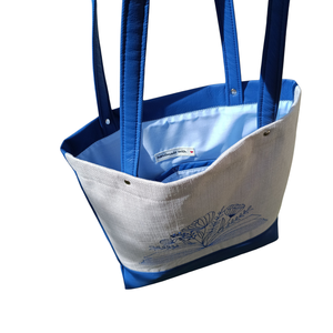 Virágos könyves hímzett kék válltáska - táska & tok - bevásárlás & shopper táska - shopper, textiltáska, szatyor - Meska.hu