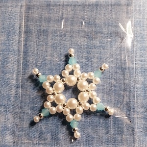 Karácsonyi gyöngy csillag 3, Karácsony, Karácsonyi lakásdekoráció, Karácsonyfadíszek, Gyöngyfűzés, gyöngyhímzés, MESKA