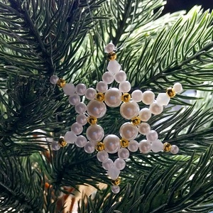 Karácsonyi gyöngy csillag 4 - karácsony - karácsonyi lakásdekoráció - karácsonyfadíszek - Meska.hu