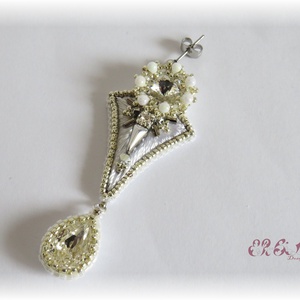 Ezüst-fehér gyöngyhímzett Swarovski fülbevaló - esküvő - ékszer - fülbevaló - Meska.hu