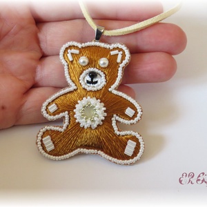 Gyöngyhímzett mézeskalács maci - ékszer - nyaklánc - medál - Meska.hu