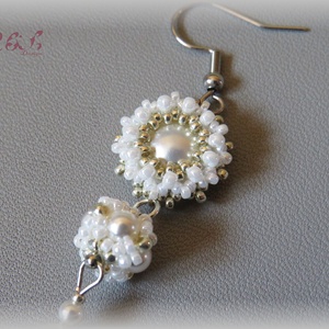 Fehér - ezüst gyöngy fülbevaló  - ékszer - fülbevaló - lógó fülbevaló - Meska.hu