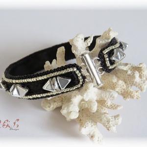 Fekete - ezüst hímzett karpánt  - ékszer - karkötő - karperec - Meska.hu