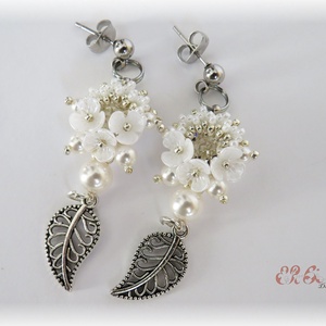Fehér - ezüst virágos fülbevaló - ékszer - fülbevaló - lógó fülbevaló - Meska.hu Fehér - ezüst virágos fülbevaló - ékszer - fülbevaló - lógó fülbevaló - Meska.hu