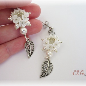 Fehér - ezüst virágos fülbevaló - ékszer - fülbevaló - lógó fülbevaló - Meska.hu Fehér - ezüst virágos fülbevaló - ékszer - fülbevaló - lógó fülbevaló - Meska.hu