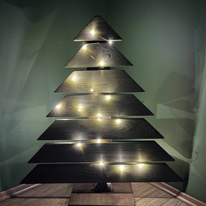 Karácsonyi fenyőfa dekoráció újrahasznosított fából  - Meska.hu