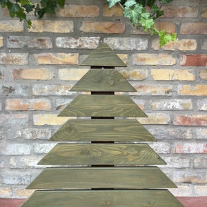 Karácsonyi fenyőfa dekoráció újrahasznosított fából  - karácsony - karácsonyi lakásdekoráció - karácsonyi lakásdíszek - Meska.hu