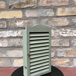 Felújított fa kulcsos szekrényke  - otthon & életmód - dekoráció - fali és függő dekoráció - fali kulcstartó - Meska.hu