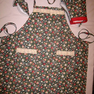 Kötény, fogó kesztyű és fedőfogó garnitúra, zöld alapon virágos, csipkés - Meska.hu