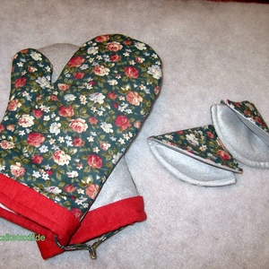 Kötény, fogó kesztyű és fedőfogó garnitúra, zöld alapon virágos, csipkés - otthon & életmód - konyhafelszerelés, tálalás - Meska.hu