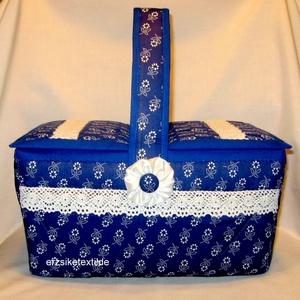 Varró-  vagy kézimunka kosár sötétkék-fehér virágos kékfestő anyagból - Meska.hu