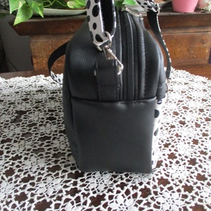 Oldaltáska----Műbőr-- - táska & tok - kézitáska & válltáska - vállon átvethető táska - Meska.hu