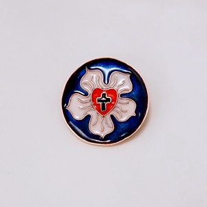 Luther-rózsa  - tűzzománc kitűző, Ékszer, Kitűző és Bross, Kitűző, Tűzzománc, MESKA