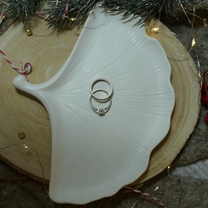 Ginkgo biloba levél - Ékszertartó kerámiadísz - kellékek & szerszámok - díszíthető tárgyak - kerámia - Meska.hu Ginkgo biloba levél - Ékszertartó kerámiadísz - kellékek & szerszámok - díszíthető tárgyak - kerámia - Meska.hu