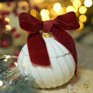 Christmas ball- Szójaviasz gyertya ropogó fa kanóccal - otthon & életmód - gyertya, illat, aroma - gyertya - Meska.hu