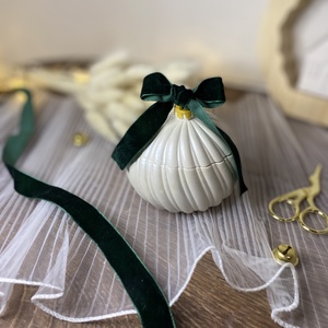 Christmas ball- Szójaviasz gyertya ropogó fa kanóccal, Otthon & Életmód, Gyertya, illat, aroma, Gyertya, Gyertya-, mécseskészítés, Kerámia, MESKA