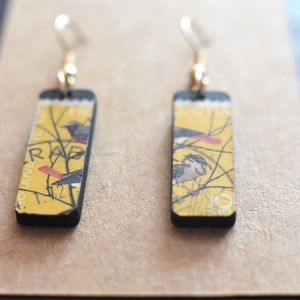 Sárga madár bélyeg fülbevaló - ékszer - fülbevaló - lógó fülbevaló - Meska.hu