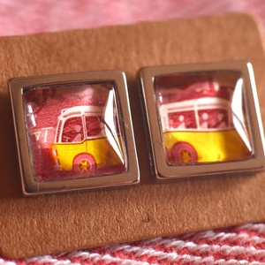 Sárga busz bélyeg fülbevaló - ékszer - fülbevaló - pötty fülbevaló - Meska.hu