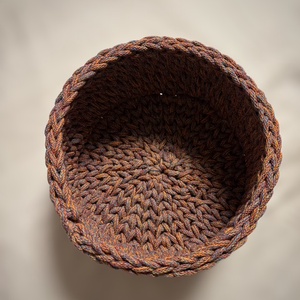 Többszínű fonalból készült tároló - otthon & életmód - fürdőszoba - fürdőszobai tároló - Meska.hu