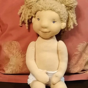 Szofi, nemezelt arcú, waldorf típusú baba - játék & sport - baba & babaház - öltöztethető baba - Meska.hu