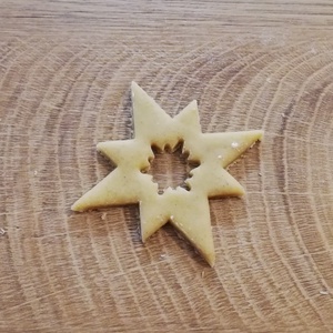 Hópihe lyukas,Karácsonyi mézeskalács-, keksz kiszúró forma - otthon & életmód - konyhafelszerelés, tálalás - sütés, főzés - sütikiszúró - Meska.hu